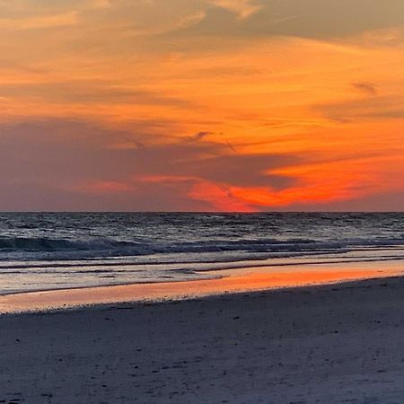 Lido Key Hideout With Patio And Yard And Walk To Beach! Sarasota Exteriér fotografie